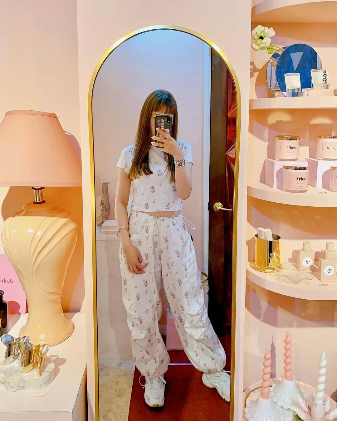濱内奈々子のインスタグラム：「🪞#nanakoootd at @_gloceofficial 💞  ストーリーでたくさんリアクションもらったコーデ💗あんまりカジュアルな格好が似合わないんだけど😅このスタイリングは好評で嬉しい🫶💕 ブランドの質問も多かったのでタグつけました🔖」