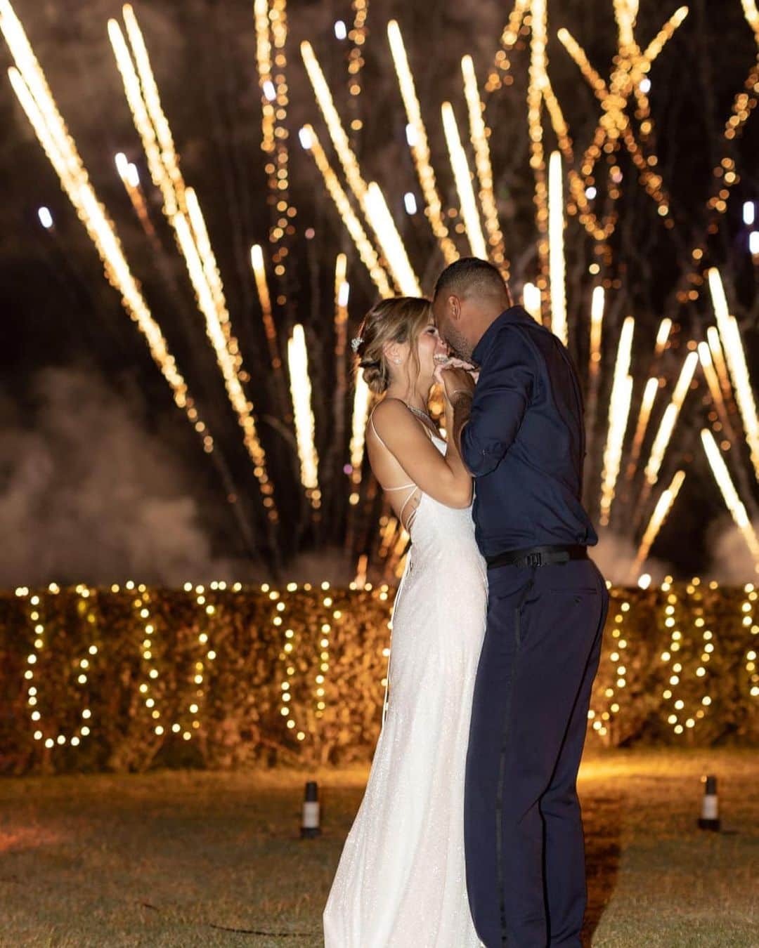 アシュリー・コールのインスタグラム：「9 years & 2 children later I married my soul mate.  Love you always ❤️」
