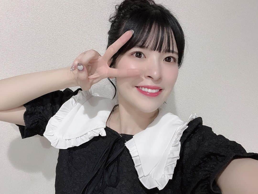 松崎博香のインスタグラム：「8月もよろしくお願いします🍉 暑さに負けずに頑張ろうね🫠♡ 　 できるだけたくさん更新したい気持ち🥺笑 みんな更新しろって圧かけといて🫶🏻圧 単純なのでたくさんコメントくると喜びます！！！  お団子ヘアお気に入り🍡 ただ自分ではこんな可愛いのできないのが悔しい🥹  #STARMARIE #スタマリ #instagood #instadaily #instagram #me #selfie #fyp #japanesegirl #셀카 #맞팔 #맞팔해요 #좋아 #좋아요 #일본인 #팔로우 #拍照 #台灣攝影師 #人像摄影 #攝影日常」