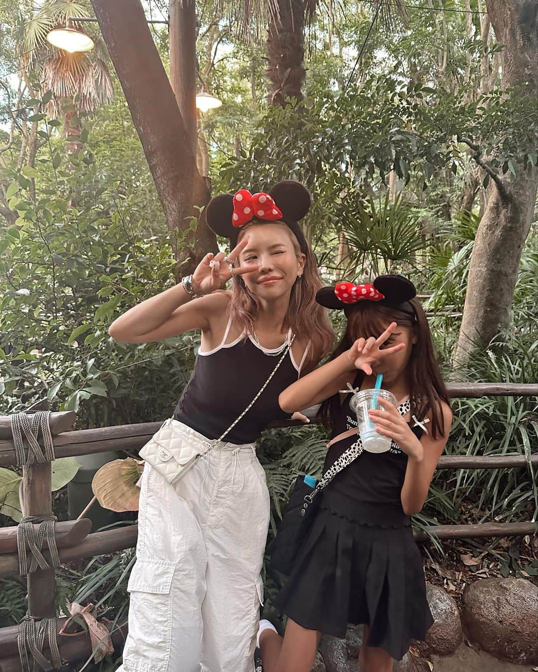 ✷kana✷さんのインスタグラム写真 - (✷kana✷Instagram)「👨🏽から👧🏽への ご褒美サプライズディズニー♡  ウィークナイトでのんびりだったけど びっちり最後まで楽しんだ！ 暑すぎるからこの時間からも悪くないね！  #tds#tokyodisneysea#kidsfashion#y2kfashion#jsガール#looks#ディズニーシー#親子コーデ#ディズニーコーデ#ミニーコーデ」8月1日 19時50分 - xxkana513xx