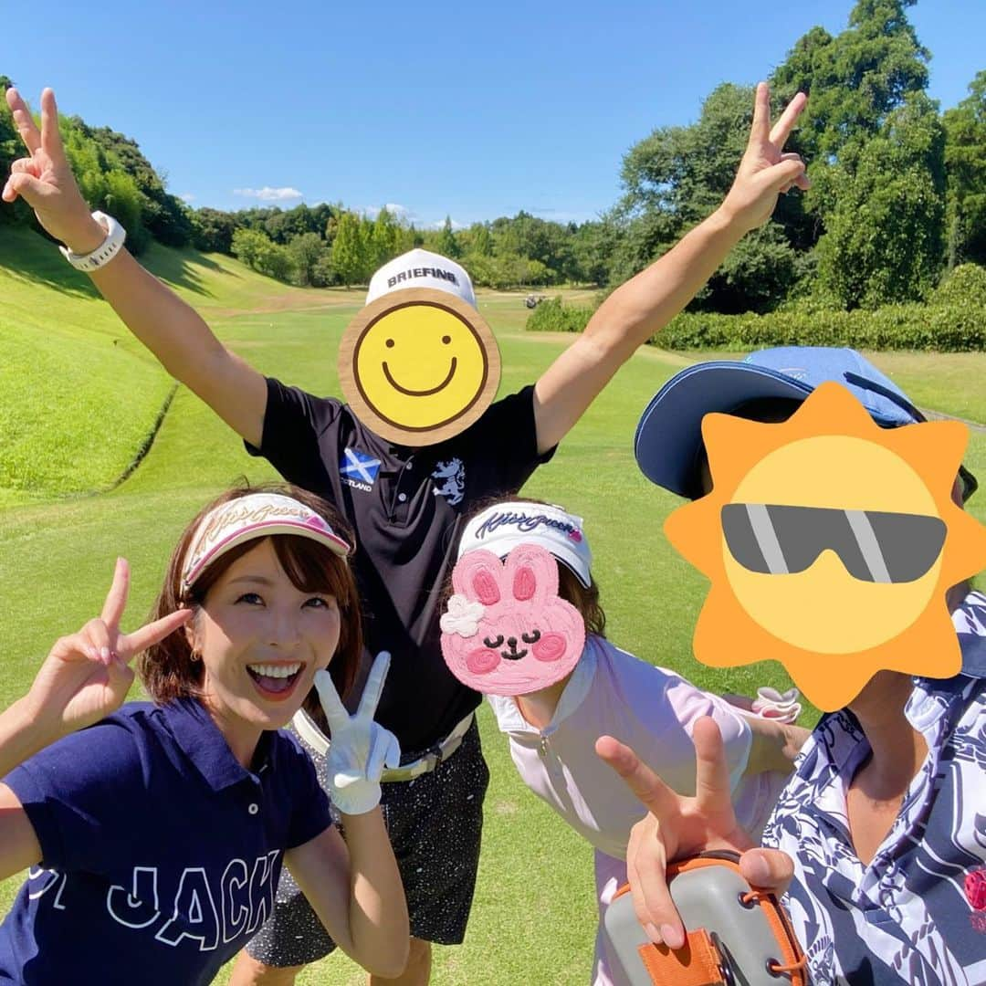 小尾渚沙さんのインスタグラム写真 - (小尾渚沙Instagram)「８月スタートしましたねぇ🌻🌴 今月も応援宜しくお願いします✨  先日、父・母・夫・私の4人で ゴルフに行ってきました〜⛳️💕  リラックスしていたからか、楽しすぎたからか、ベストスコアが２打縮まり、114から112になりましたぁ😂笑 目標の109まであと少し… 引き続き頑張りますっ⛳️  家族みんなで共通趣味があるのは、 とっても幸せですねぇ💕✨ . . #ゴルフ #ゴルフ女子 #夫婦ゴルフ #家族ゴルフ  #スイング動画 #ゴルフ上手くなりたい  #休日 #趣味 #小尾ールタイム #丸の内倶楽部」8月1日 19時51分 - obi_nagisa