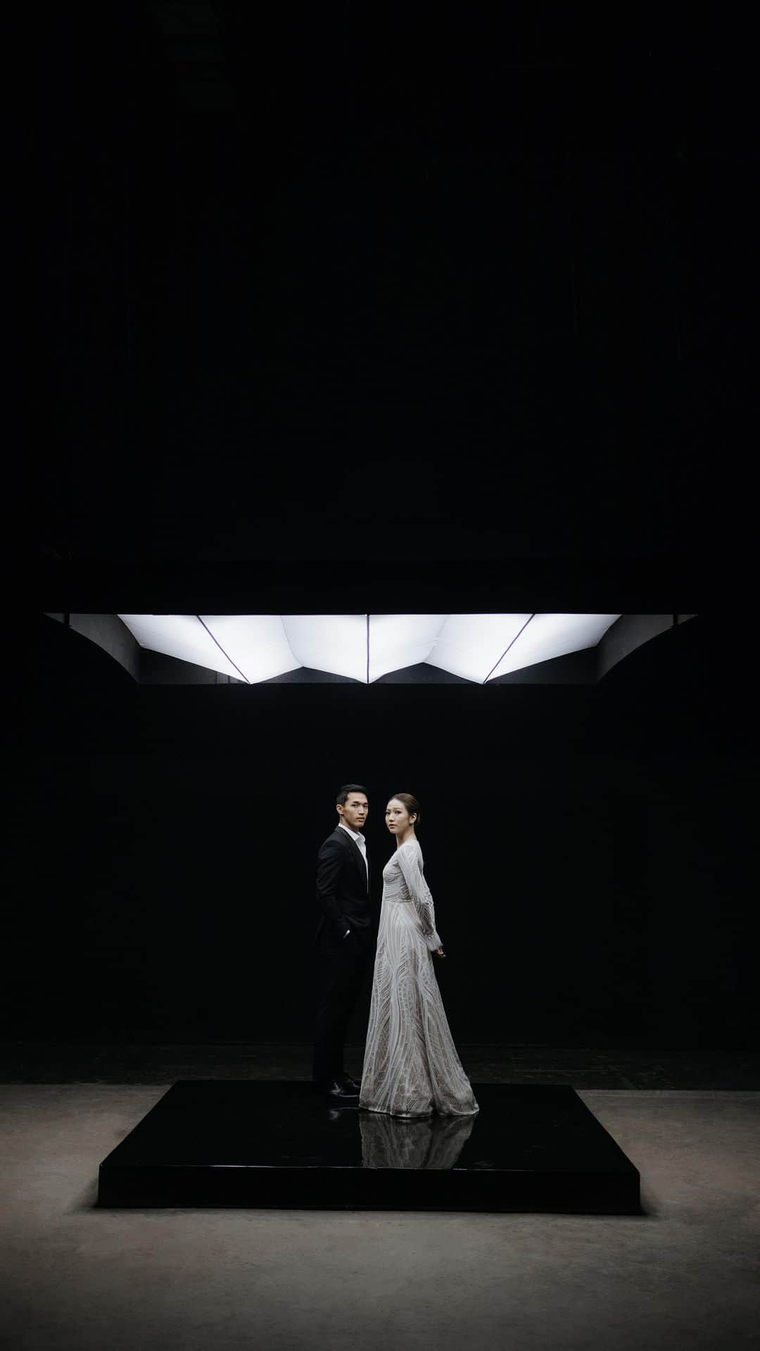シャニア・ジュニアナタのインスタグラム：「When life grants you a stage and a spotlight, that’s your opportunity to shine and become a blessing. . #BareOddsSessions from Jonatan & Shania . Photo & Video @bareodds Decorations @fiori.co Lighting @delight_jkt  Dress @elsiechrysila  Makeup @tirzavania  Suit @wonghangtailor @jonathanwongso」