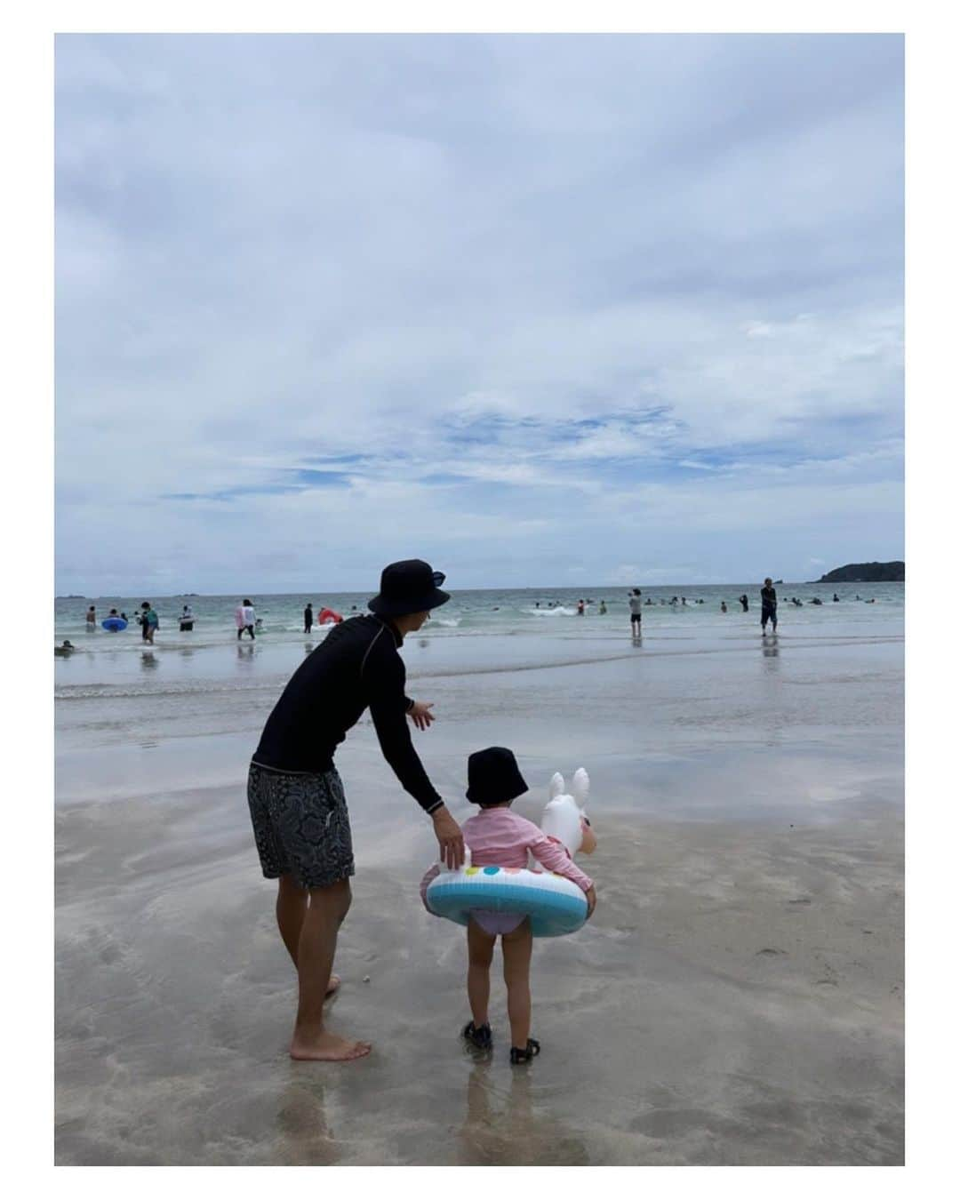 高山直子さんのインスタグラム写真 - (高山直子Instagram)「あぁ夏休み☀️ 1泊2日で2家族旅行🏖️ 久しぶりの海は超楽しくて娘も大喜び！ 最後のはPhoto by👧🏻  #夏の過ごし方」8月1日 20時04分 - nao_70koro