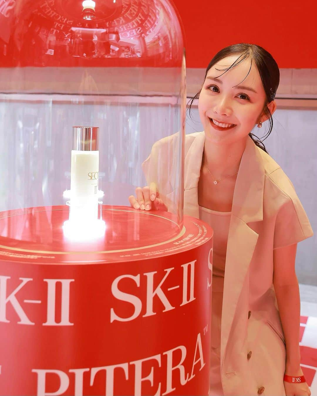 西脇梨紗さんのインスタグラム写真 - (西脇梨紗Instagram)「. @skii さんのイベントにご招待して頂きました🕊  SK-II独自の発酵プロセスにあるピテラの秘密を知ることができるブースがたくさんあり、 SK-II独自の肌測定器(MMS)で 肌年齢を診断できたり、、💭  ピテラの化粧水や新製品のクリームもお試しさせて頂き、 改めてSK-IIの製品の良さを実感🥹！  肌年齢の診断では、 これから出てくる肌の不調や 今足りているスキンケアだったりと 詳しいことを教えて下さるので とても勉強になりました🥹  どこのブースも素敵な空間で じっくりとSK-IIの秘密を知ることができました🥰  肌には自信のある方ではありますが、 これからはもっと気遣っていこう~🫶🏻  #SKIITheSecretKey #SKIISECRETKEYHOUSE #SKII #エスケーツー #pitera #ピテラ #skii #スキンケア #美肌 #美肌ケア #美白ケア #美容液　#skincare」8月1日 19時59分 - risa_nishiwaki