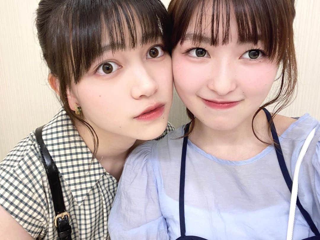 広瀬まのか︎さんのインスタグラム写真 - (広瀬まのか︎Instagram)「まのなな。  そろえてもないのに ポニーテールにシュシュ、かぶってました👶🏻 ななさんかわいー。だいすきー。」8月1日 20時00分 - manoka_hirose