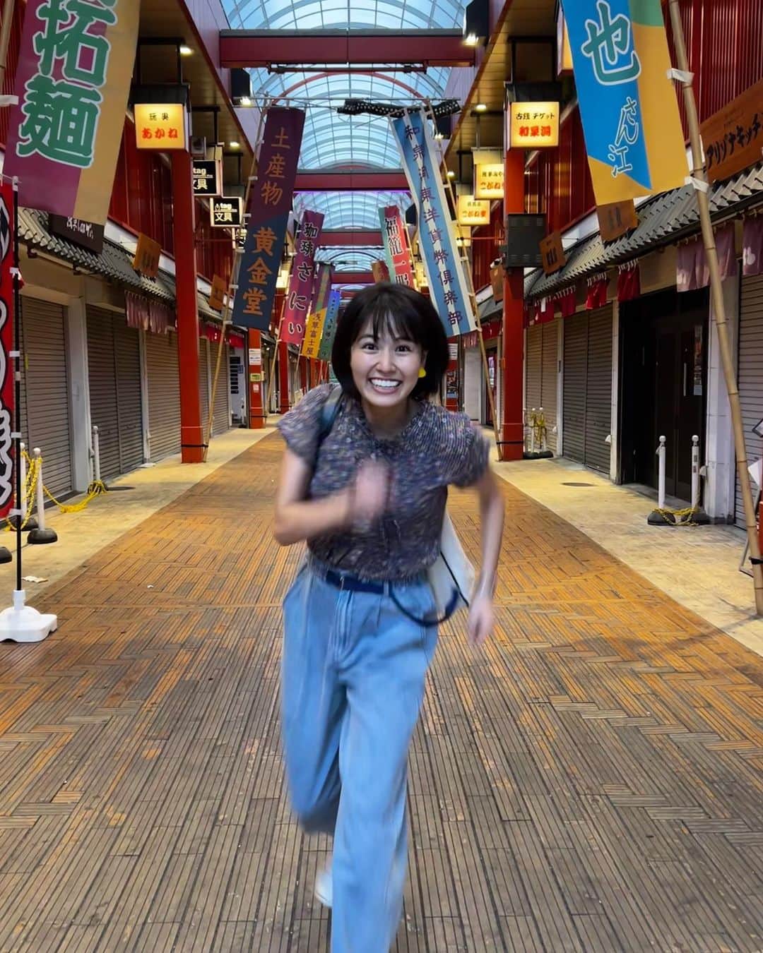 新谷あやかさんのインスタグラム写真 - (新谷あやかInstagram)「・  浅草 Asakusa  爆走🏃‍♀️💨  ・  お前と会った仲見世の 煮込みしかない くじらやの　外観みてきました。  モノマネたくさんした！！  でも入れんやった。 ・  #浅草グルメ  #浅草食べ歩き  #asakusatokyo」8月1日 20時21分 - shinya.ayaka