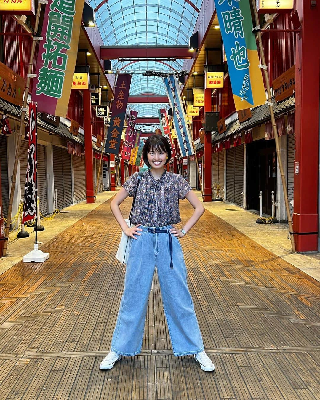 新谷あやかさんのインスタグラム写真 - (新谷あやかInstagram)「・  浅草 Asakusa  爆走🏃‍♀️💨  ・  お前と会った仲見世の 煮込みしかない くじらやの　外観みてきました。  モノマネたくさんした！！  でも入れんやった。 ・  #浅草グルメ  #浅草食べ歩き  #asakusatokyo」8月1日 20時21分 - shinya.ayaka