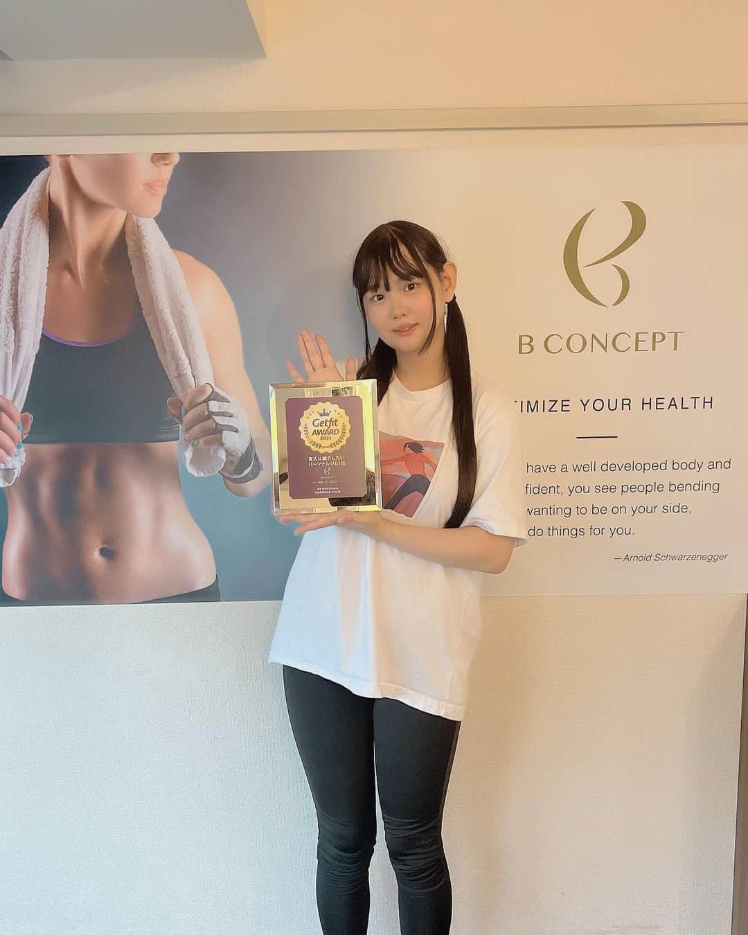 松本ひかるのインスタグラム：「なんと大手パーソナルジム紹介サイトで友達に紹介したいジム1位に選ばれてます✨  今日もジムで鍛えてもらったよ❣️ 自宅でも出来る筋トレを今日は教えて貰ったのでさっそくこれから帰ってきてからやるぞ〜ʕ ◦`꒳´◦ʔ  #ジム #筋トレ #パーソナル」