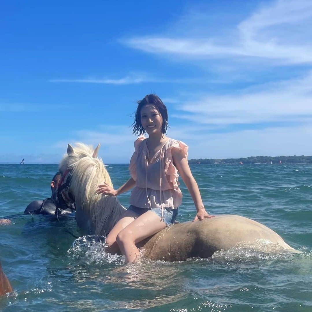 森田真理華さんのインスタグラム写真 - (森田真理華Instagram)「広いおでこ全開で失礼します🥚 三浦海岸での最高の時間🥺🩷 海馬をしてきたよー！！ 裸馬に乗るのは初めてで、 幸せすぎて途中現実なのかわからなくなりました おすすめすぎます🤝」8月1日 20時18分 - marika__morita