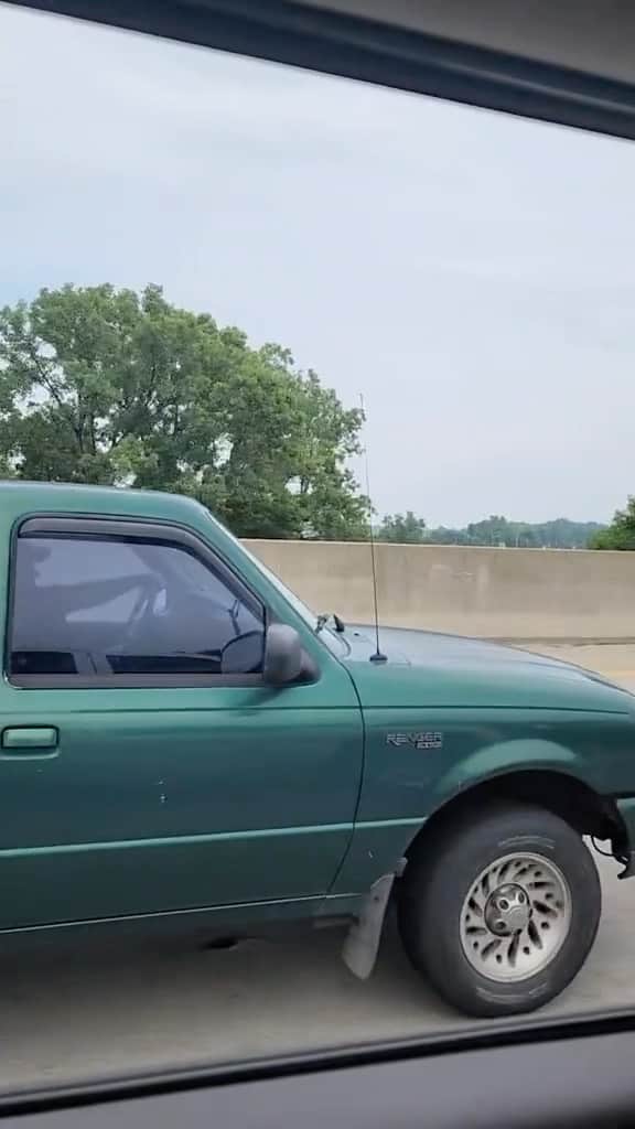 Truck Hubのインスタグラム：「Ford Ranger doing the work of 10 trucks as usual 🫡 (clip from jeremycopeland770 via TT)」