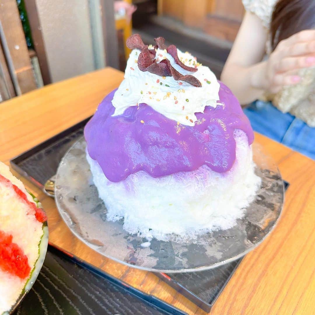 谷口夢奈さんのインスタグラム写真 - (谷口夢奈Instagram)「🍧 ⁡ ⁡ 夏らしく今年初かき氷〜🍧 和kitchenかんなさんメニュー数多すぎて 選ぶの大変だった…🥹💭 ⁡ さとかなさんが付き合ってくれて 一緒に食べたよ〜🥰🤍 ⁡ ⁡ #和kitchenかんな #かき氷 #かき氷巡り #三軒茶屋カフェ #shavedice #cafestagram #stylinghair #pinkhair #ヘアアレンジ #ひつじヘア #셀스타그램 #얼스타그램 #데일리룩 #오오티디 #먹스타그램 #맛스타그램」8月2日 17時30分 - yuna_tani
