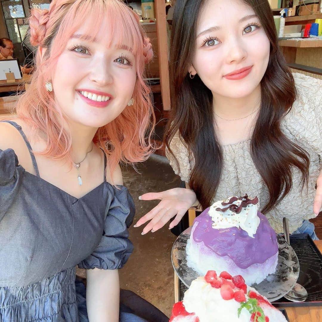 谷口夢奈さんのインスタグラム写真 - (谷口夢奈Instagram)「🍧 ⁡ ⁡ 夏らしく今年初かき氷〜🍧 和kitchenかんなさんメニュー数多すぎて 選ぶの大変だった…🥹💭 ⁡ さとかなさんが付き合ってくれて 一緒に食べたよ〜🥰🤍 ⁡ ⁡ #和kitchenかんな #かき氷 #かき氷巡り #三軒茶屋カフェ #shavedice #cafestagram #stylinghair #pinkhair #ヘアアレンジ #ひつじヘア #셀스타그램 #얼스타그램 #데일리룩 #오오티디 #먹스타그램 #맛스타그램」8月2日 17時30分 - yuna_tani