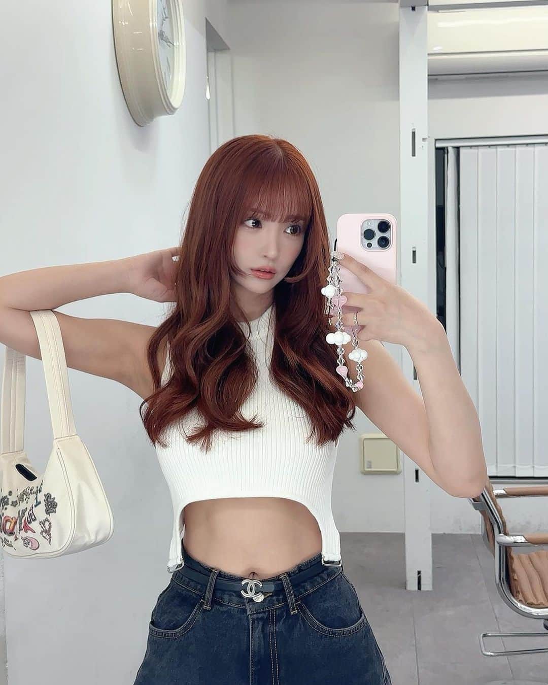 のインスタグラム：「8月だし オレンジ増し増しにした🍊🧡  夏はオレンジゆあです！！  エクステつけてちょっと 雰囲気変えてみたの👩🏻‍🦰🫶  @riholog1001 ありがと🩷」
