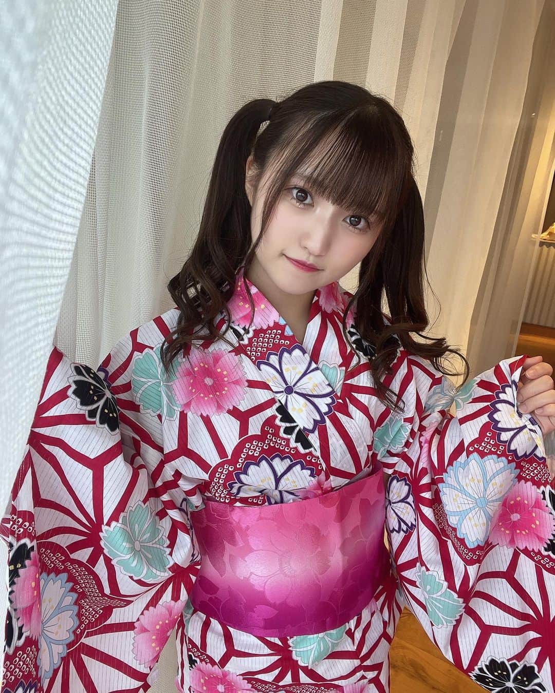 野田陽菜乃のインスタグラム：「浴衣🩷  #浴衣#浴衣女子#夏#夏祭り#祭り#summer#ピンク#赤#pink#ツインテール#高めツイン#巻き髪#和服#浴衣デート#アイドル#君とセレンディピティ#君セレ#野田陽菜乃#東京#三重#低身長#低身長女子」