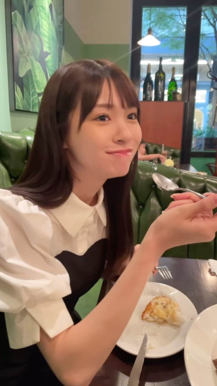 のインスタグラム：「8月！夏休みきた！ので友達とランチしてきた、お肉美味しかったぁ🍖」