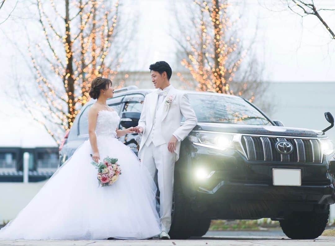 福井結婚式 福井結婚式場のインスタグラム：「.  お二人の愛車と  大好きなあなたと  何年経っても色褪せない お二人だけの特別な一枚を残しませんか？  ---------------------------------------------  #ララシャンス#ララシャンスベルアミー#lalachance#ブライダル#ウエディングニュース#ララ嫁#福井 #福井結婚式 #結婚式準備#卒花 #卒花嫁 #花嫁準備#ゼクシィ#式場探し#ブライダルフェア#結婚式レポ#wedding#weddingdress#前撮り#前撮りフォト#前撮りヘア#前撮りレポ#ウェディングドレス #ウェディングヘア #ウェディングフォト #ロケーションフォト#プレ花嫁#プレ花嫁さんと繋がりたい」