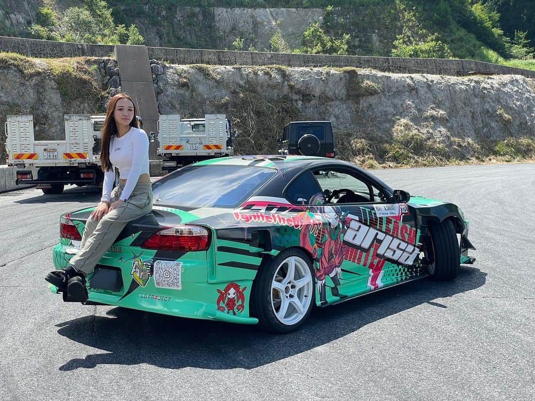 ARISAのインスタグラム：「大会車両🚗  お兄ちゃんに車のデザインをしてもらいました🥺  めっちゃかわいい🥺✨  #シルビア#s15#シルビアs15 #シルビア女子 #車好きな人と繋がりたい #車好きと繋がりたい #ドリフト#ドリフト女子 #ビジョビ#nissan #nissansilvias15 #nissans15 #silvias15 #silvia」