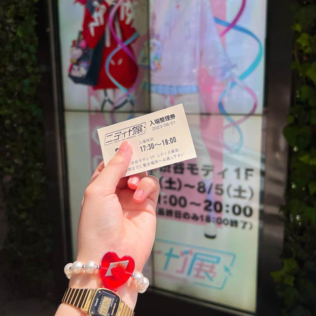 millnaさんのインスタグラム写真 - (millnaInstagram)「ｷﾀ━━━━━(ﾟ∀ﾟ)━━━━━ !!!!! #ニディガ展   リアルに顕現した超てんちゃんかわいすぎた🥹普通こういうのって等身大パネルなんじゃないのお！？ お洋服は偏光パール塗装だしリボンはきらきらメタリック、メイクもネイルもイケてるし造形も間延び感が無い。 人形作家の末席の拙僧としても超憧れるこの素晴らしいクオリチー…美ッッ💘  Tシャツもｹﾞﾄｽﾞｻﾞｻﾞ‼️新作はウルトラ売り切れだったけど、諦めてそのつもりで行ったから、むしろなんか買えるとは‼️😂ウレシー🎶  #needygirloverdose #渋谷 @nyalra_  @x.angelkawaii.x」8月1日 20時40分 - mi_te_yo