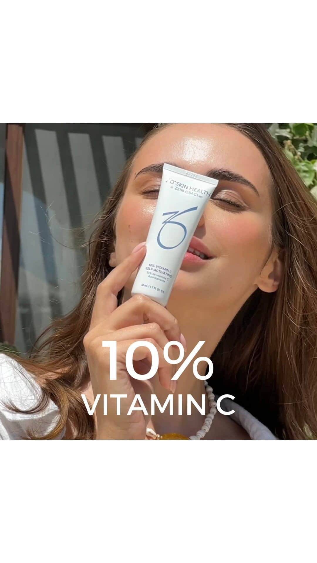 ゼニア・デリのインスタグラム：「Get your dose of summer glow with the antioxidant power of 10% Vitamin C self activating. Leave your skin looking healthier, brighter, and more radiant with each passing day!   🌟Brightens and evens skin tone. 🌟Boosts collagen production. 🌟Powerful antioxidant protection. 🌟Enhances skin’s natural defense. 🌟Lightens acne scars.  ‎احصلي على بشرة نضارة مع القوة المضادة للأكسدة بنسبة 10٪ فيتامين سي. لبشره تبدو أكثر صحة وإشراقًا في الصيف !  ‎🌟 يضيء ويوحد لون البشرة. ‎🌟 يعزز إنتاج الكولاجين. ‎🌟 حماية قوية من مضادات الأكسدة. ‎🌟 يعزز الدفاع الطبيعي للبشرة. ‎🌟 يخفف ندبات حب الشباب.」