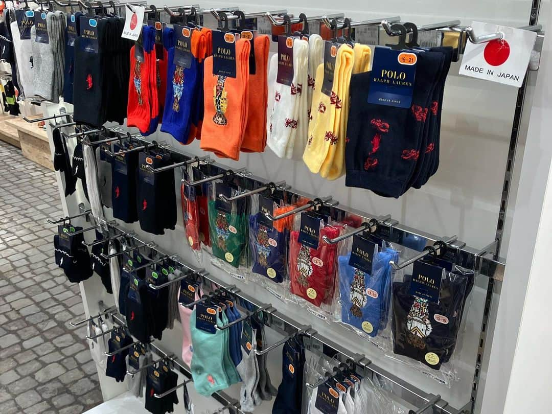 靴下専門店コポさんのインスタグラム写真 - (靴下専門店コポInstagram)「こどものくつした Children's Socks 日本製　Made in Japan※一部ヨーロッパ製 コポ各店ではこどものくつしたをご用意しております。 ◆写真は南心斎橋店※店舗によって商品が違うことがあります。 【取り扱い店舗一覧】 ◆大阪エリア 〇南心斎橋店 心斎橋筋商店街 〇野田阪神店 WISTE（ウィステ）2F 〇天四店 天神橋筋4丁目北商店街 〇南千里店 トナリエ2Ｆ ◆兵庫県エリア 〇尼セン店 アマスタアマセン１F 〇西宮北口店 アクタ西宮 西館2F 〇エビスタ西宮店 エビスタ西宮2F 〇三宮センター街店 センタープラザ東館1F ◆東京エリア 〇浅草EKIMISE店　浅草エキミセ 〇永福町店　京王リトナード永福町 ◆宮城県エリア 〇イオン仙台店 ●コポnet web https://copo-net.jp」8月1日 20時46分 - copo_net