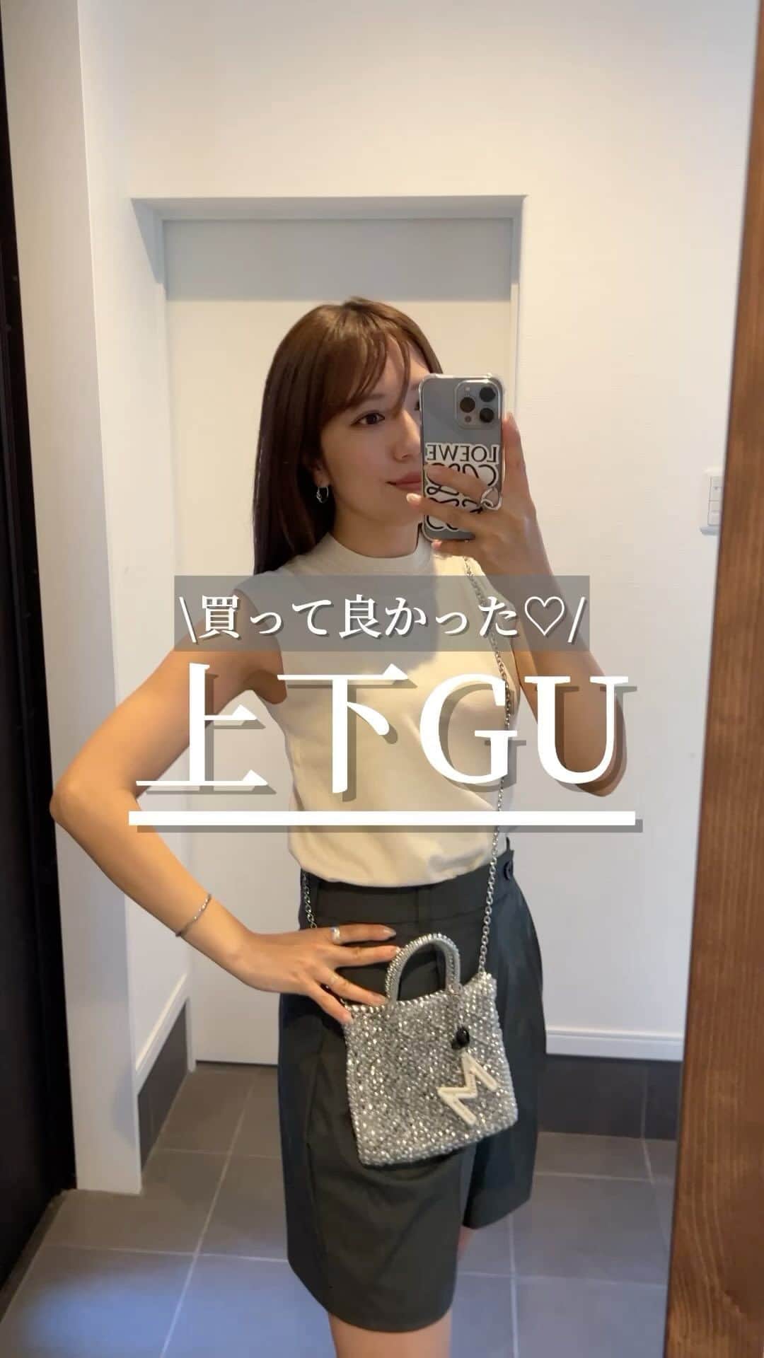Miyoのインスタグラム：「【GU購入品】 ⚫︎ ミニハイネックセーター natural / Lサイズ着用 ⚫︎タックハーフパンツ dark gray / Lサイズ着用 身長165cm ⁡ オンラインで一目惚れした2点🩷 ⁡ ハーフパンツは今から秋までたっぷり着れるよ👌🏻 秋はロングブーツに合わせたい👢 ノースリニットは首元のデザインや 生地感が上品♡ 色んなボトムスに合わせやすいよ👌🏻 ⁡ どちらも高見えでオススメ✨ ⁡ ⁡ #GU#ジーユー#GU購入品#GUコーデ#30代コーデ」