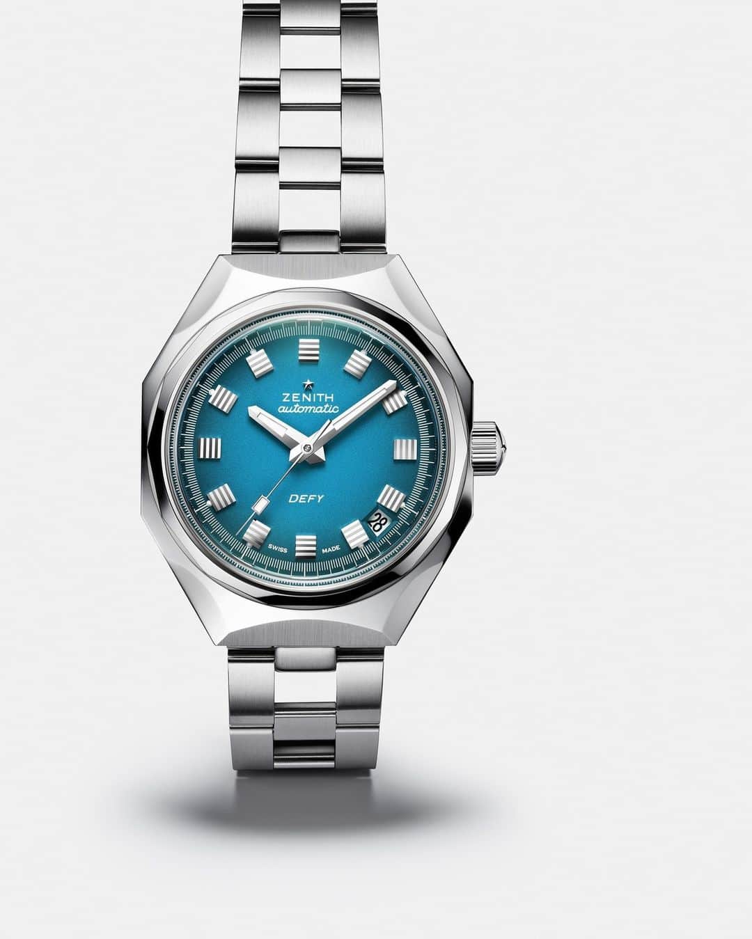 ゼニスのインスタグラム：「#RevivalA3690: ZENITH pays homage to the vibrant 1970s era, with the DEFY Revival A3690 and its teal blue gradient-effect dial, originally unveiled in 1970. This exclusive timepiece can be found solely at ZENITH's physical and online boutiques worldwide.」