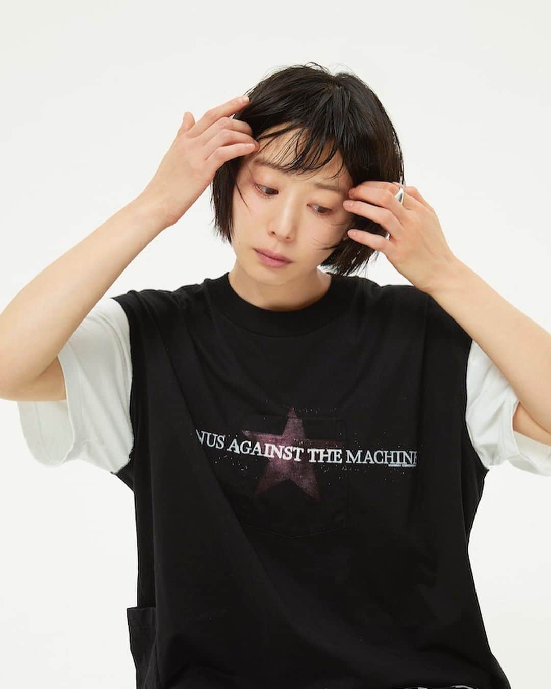 のインスタグラム：「【Tシャツと私 vol.2】夏帆 「今日の私が着ていて 心地いいバランスを探す」  Tシャツがスタイリングの主役になる季節がやって来た。さまざまな役柄でTシャツを着用してきた俳優たちが、この夏リアルに着たいTシャツスタイルを披露。第2回目は、ドラマ『silent』『ブラッシュアップライフ』など話題作への出演が続く俳優の夏帆。  インタビューはNumero.jpにて掲載中。  #numerotokyo #magazine #mode #fashion #art #culture #beauty #lifestyle #people #photo #tokyo #interview #megumi」