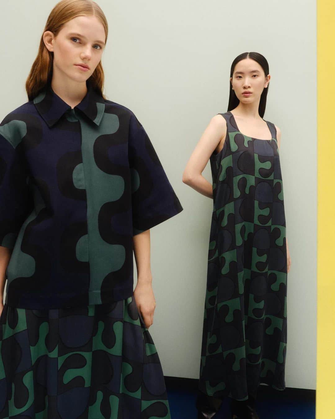 マリメッコのインスタグラム：「The world is your oyster. Presenting checks and organic shapes, Maija Isola’s 1966 Osteri (oyster) pattern was originally part of a series entitled Aurinko ja Meri (The Sun and the Sea). A useful tip for layering on a chilly day: lighter fabrics look great with a chunky sweater!  Explore the newest arrivals at marimekko.com.  #marimekko」
