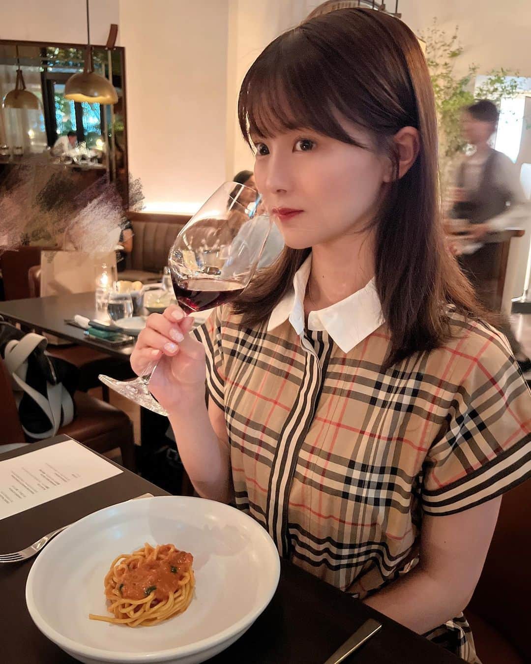 吉田恵美さんのインスタグラム写真 - (吉田恵美Instagram)「ご招待いただき #スカルペッタ東京  @scarpettatokyo でディナーしてきました🍽️  NY発日本初上陸のモダンイタリアンレストラン🍝お店の雰囲気も落ち着いていておしゃれな感じで、シグニチャーコースはどれも美味しかったです🫶  ワインもペアリングしたんだけどお料理とすごく合ってたくさん飲めちゃった🍷  私はお友達と女子会で利用したけど、カップルでデートもお仕事終わりのご飯でもぴったりのお店だと思いました🥰  #pr #スカルペッタ#scarpetta #scarpettatokyo #虎ノ門 #神谷町 #虎ノ門グルメ #虎ノ門ディナー」8月1日 21時03分 - _yoshida_megumi