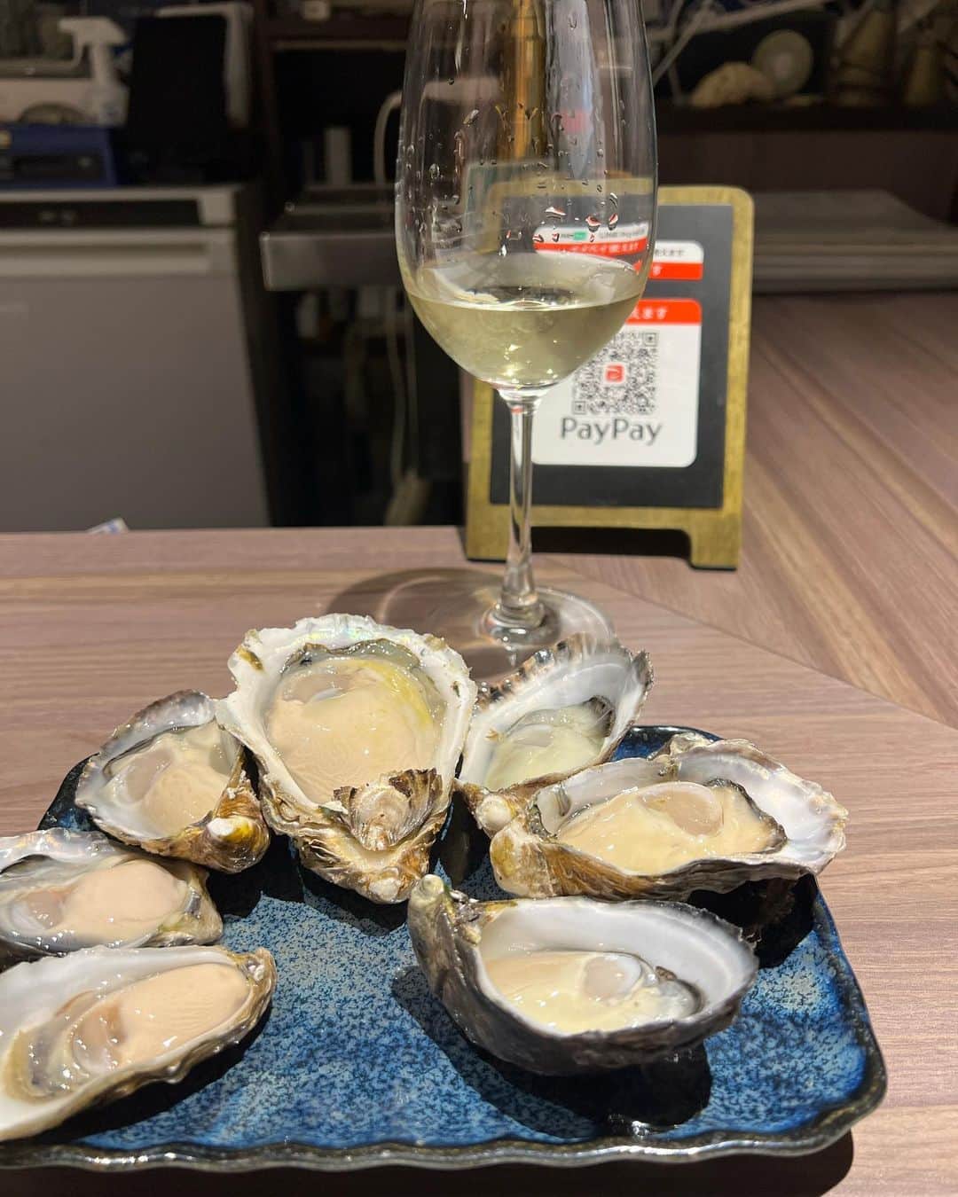 原日出子さんのインスタグラム写真 - (原日出子Instagram)「先日 銀座の 牡蠣BAR で 牡蠣三昧させて頂きました💖 いつも 私を 美味しい物に導いてくださる 美和子さんと2人✨✨✨ 全国の美味しい牡蠣を食べ比べ 牡蠣でお腹いっぱいという幸せ😀 たまりません❣️ 2次会は 共通の知り合いのお店へ… 久々の 夜の外出を 満喫致しました☺️  #牡蠣BAR #牡蠣三昧 #食べ比べ #美味しい物 #幸せな時間」8月1日 21時04分 - hara_hideko