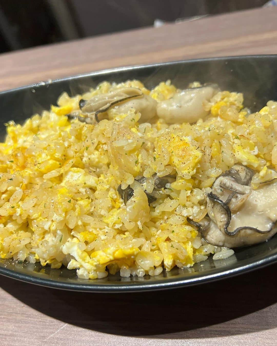 原日出子さんのインスタグラム写真 - (原日出子Instagram)「先日 銀座の 牡蠣BAR で 牡蠣三昧させて頂きました💖 いつも 私を 美味しい物に導いてくださる 美和子さんと2人✨✨✨ 全国の美味しい牡蠣を食べ比べ 牡蠣でお腹いっぱいという幸せ😀 たまりません❣️ 2次会は 共通の知り合いのお店へ… 久々の 夜の外出を 満喫致しました☺️  #牡蠣BAR #牡蠣三昧 #食べ比べ #美味しい物 #幸せな時間」8月1日 21時04分 - hara_hideko