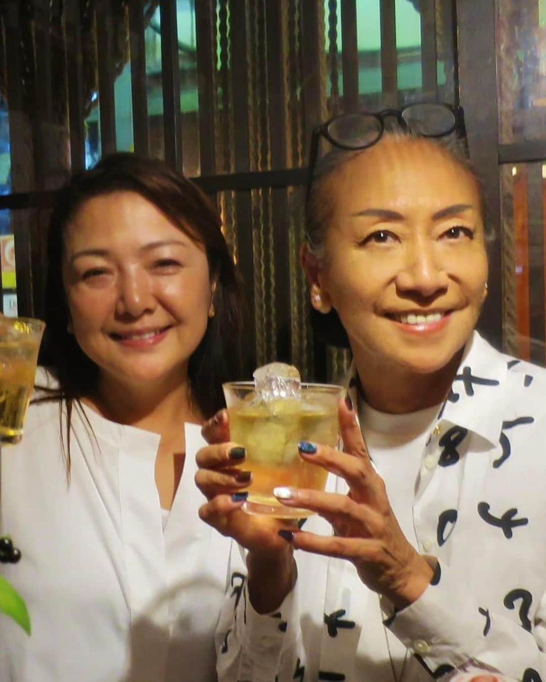 原日出子さんのインスタグラム写真 - (原日出子Instagram)「先日 銀座の 牡蠣BAR で 牡蠣三昧させて頂きました💖 いつも 私を 美味しい物に導いてくださる 美和子さんと2人✨✨✨ 全国の美味しい牡蠣を食べ比べ 牡蠣でお腹いっぱいという幸せ😀 たまりません❣️ 2次会は 共通の知り合いのお店へ… 久々の 夜の外出を 満喫致しました☺️  #牡蠣BAR #牡蠣三昧 #食べ比べ #美味しい物 #幸せな時間」8月1日 21時04分 - hara_hideko