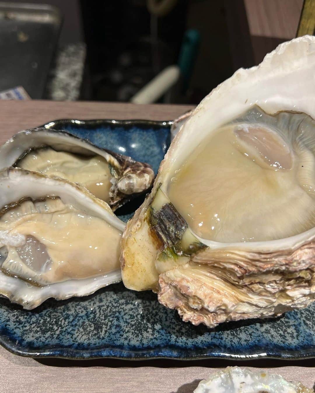 原日出子さんのインスタグラム写真 - (原日出子Instagram)「先日 銀座の 牡蠣BAR で 牡蠣三昧させて頂きました💖 いつも 私を 美味しい物に導いてくださる 美和子さんと2人✨✨✨ 全国の美味しい牡蠣を食べ比べ 牡蠣でお腹いっぱいという幸せ😀 たまりません❣️ 2次会は 共通の知り合いのお店へ… 久々の 夜の外出を 満喫致しました☺️  #牡蠣BAR #牡蠣三昧 #食べ比べ #美味しい物 #幸せな時間」8月1日 21時04分 - hara_hideko