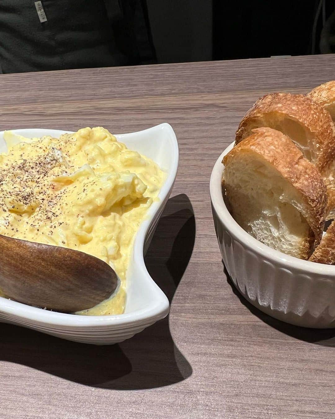 原日出子さんのインスタグラム写真 - (原日出子Instagram)「先日 銀座の 牡蠣BAR で 牡蠣三昧させて頂きました💖 いつも 私を 美味しい物に導いてくださる 美和子さんと2人✨✨✨ 全国の美味しい牡蠣を食べ比べ 牡蠣でお腹いっぱいという幸せ😀 たまりません❣️ 2次会は 共通の知り合いのお店へ… 久々の 夜の外出を 満喫致しました☺️  #牡蠣BAR #牡蠣三昧 #食べ比べ #美味しい物 #幸せな時間」8月1日 21時04分 - hara_hideko