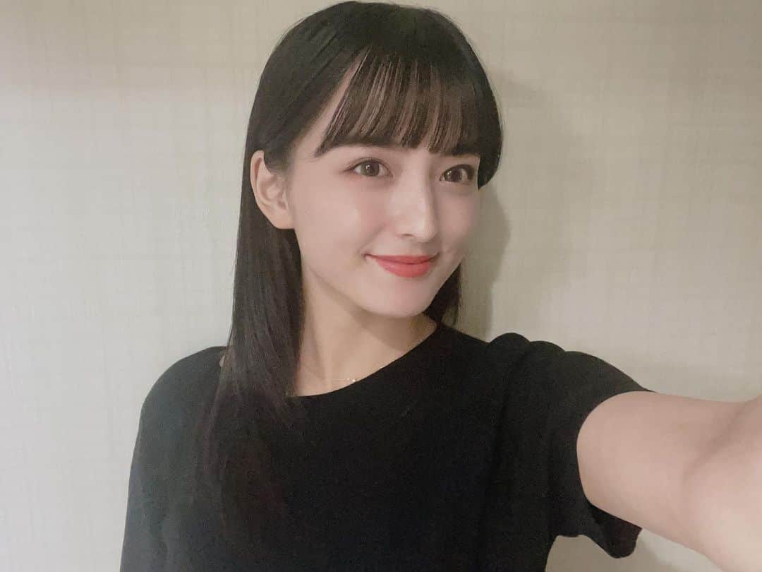 のインスタグラム：「. すっごくぱっつんに見える😎 前髪って伸びるの早いな〜」