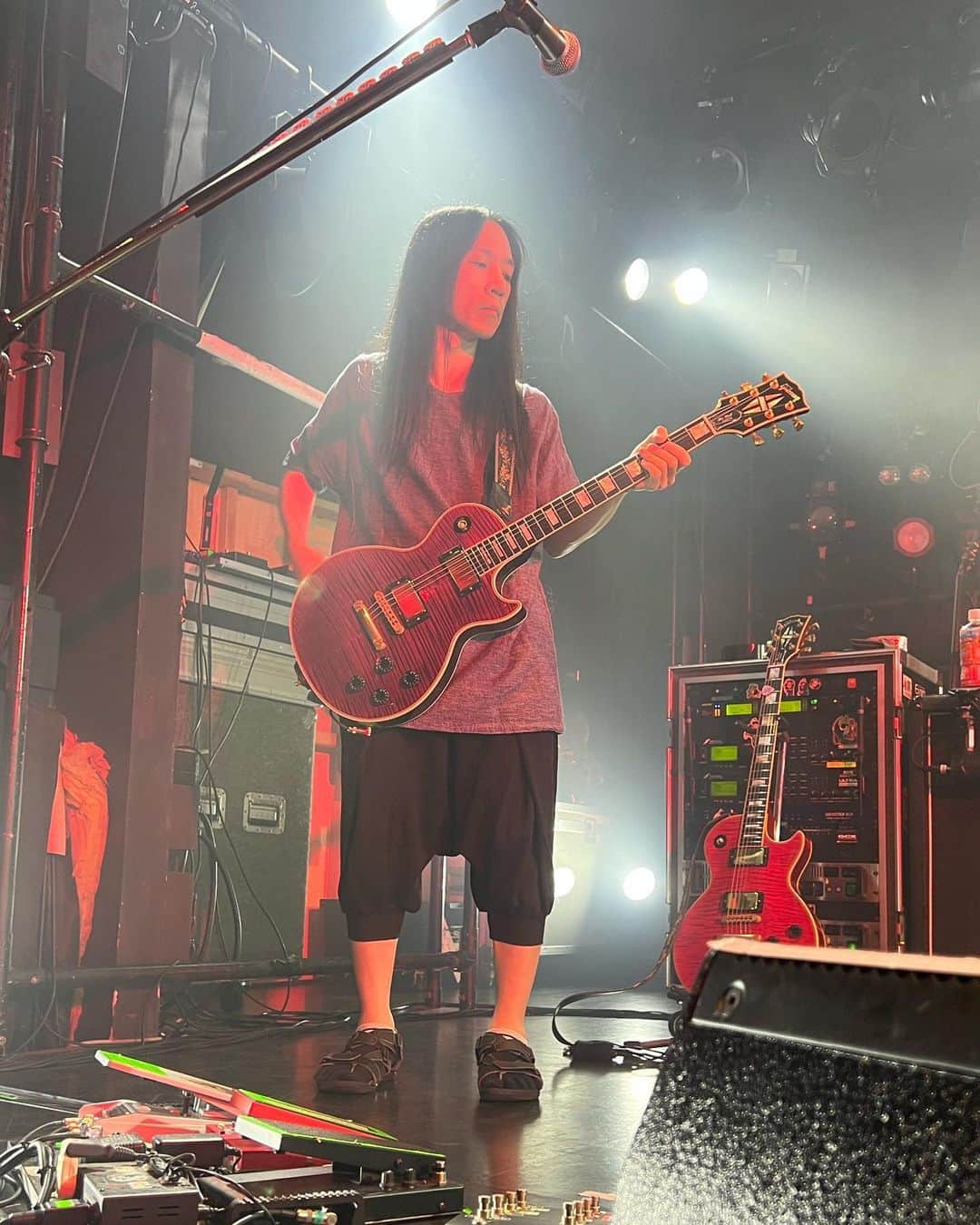 のインスタグラム：「明日は『鬼神に横道なきものを』名古屋公演です！ DIAMOND HALLにてお待ちしていますので、魂をひとつにして楽しみましょうね！🤘🔥 暑いのでどうか道中お気をつけてお越しください🍀 写真は広島公演サウンドチェック中の招鬼さんです✨  See you guys tomorrow at Nagoya DIAMOND HALL!🤘🔥✨ #陰陽座 #onmyouza #heavymetal #鬼神に横道なきものを」