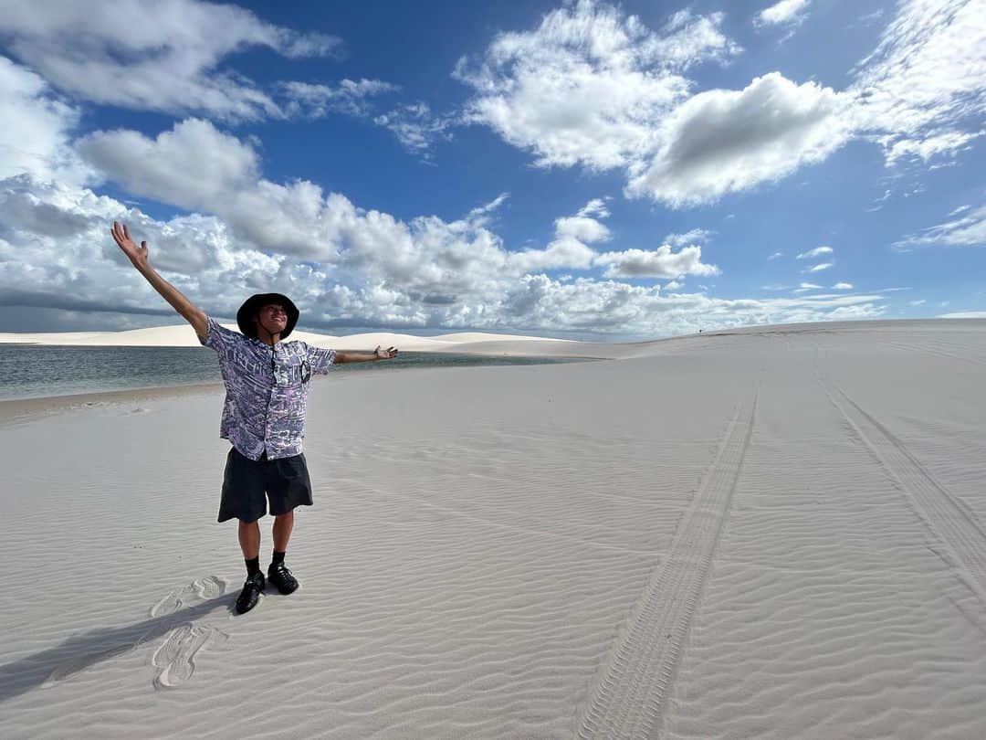 TBS「世界ふしぎ発見！」さんのインスタグラム写真 - (TBS「世界ふしぎ発見！」Instagram)「純白の砂丘に現れた無数の湖！？👀💥 ここはブラジルのレンソイス国立公園🇧🇷 どこまでも広がる白い砂丘は まるで波のよう…！🌊🌊🌊  普段は海上の波に乗る平原颯馬さん、 カイトサーフィンに初挑戦✨  果たして…砂丘の風に 乗ることはできるか！？🏄‍♂️🔥  #ブラジル #ネイチャーミステリー #ふしぎ発見 @soma_hirahara」8月1日 21時12分 - fushigi_hakkenad