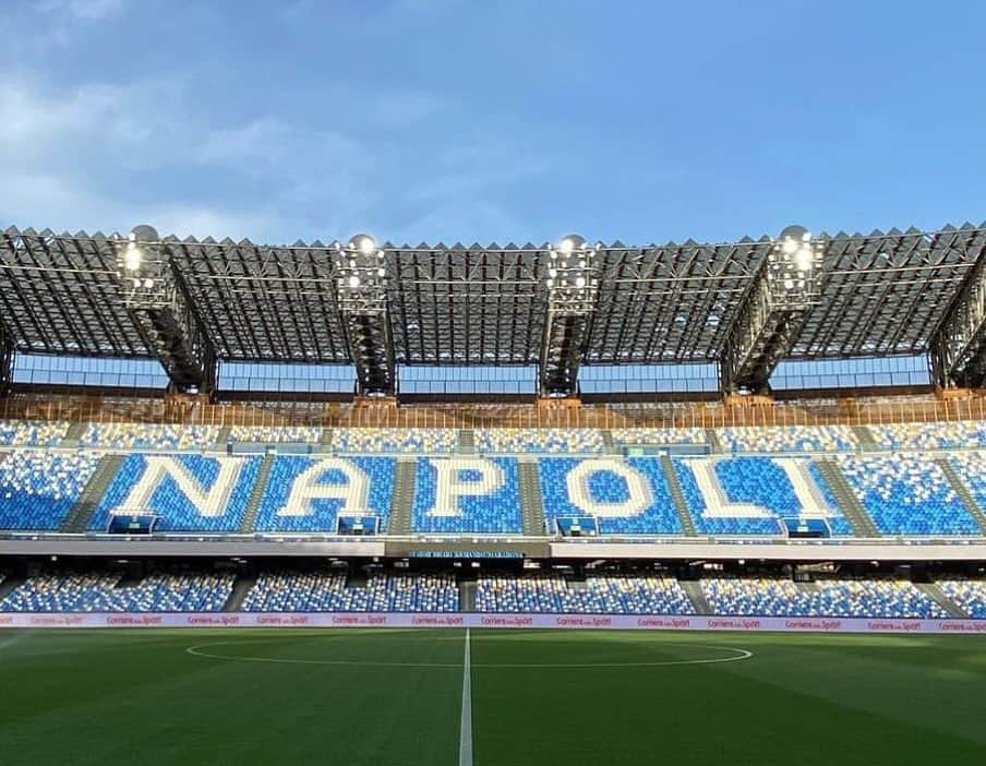 エセキエル・ラベッシさんのインスタグラム写真 - (エセキエル・ラベッシInstagram)「Tanti Auguri @officialsscnapoli ! 97 anni di storia 💙🎉  #ForzaNapoliSempre」8月1日 21時22分 - pocho22lavezzi