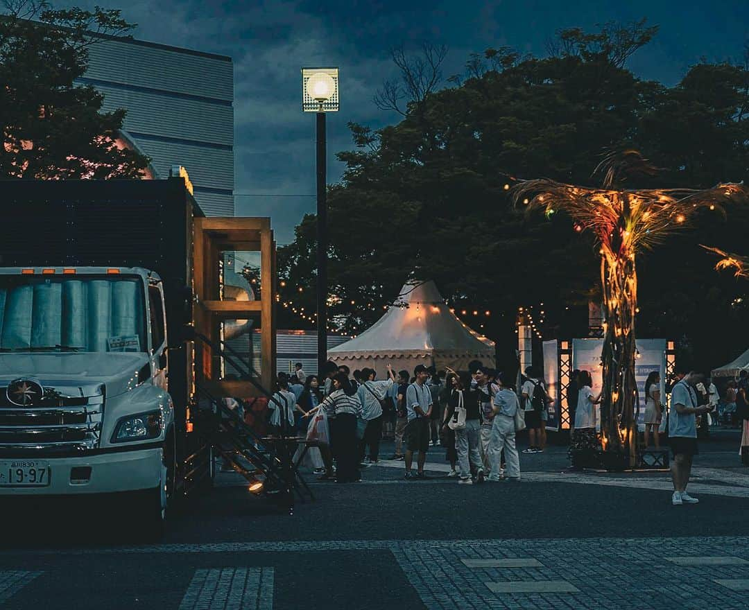 EL★CAMIONのインスタグラム：「. 8月出店情報  レギュラー出店のFC東京戦は2試合⚽️ 味スタでは恒例になりつつあるビールフェス開催！ 「アンドビール」「和泉ブルワリー」「うしとらブルワリー」「富士桜高原麦酒」が出店決定！ FC東京オリジナルナッツも初登場です！ そして今年2回目となる国立競技場での開催では通常よりも長く、ナイトゲームですが午前中から営業予定です！  サッカーに続いてプロ野球⚾️ZOZOマリンスタジアム夏の定番「BLACK SUMMER WEEK」にも3日間出店。試合以外にも楽しめるコンテンツが盛りだくさんですよー！  そしてそして埼玉の皆様お待たせいたしました！遂に2023埼玉初登場です！ところざわサクラタウン🌸に週末2日間お伺いをします！  猛暑が続きますが美味しいビール🍺で乗り切りましょう！！  【J.LEAGUE】 8/12(土)15:00～19:00　FC東京vs京都サンガ @味の素スタジアム（東京都調布市西町376-3）あじペン広場　※テント出店 「青赤ビールフェス開催」  8/26(日)11:30～19:00(仮)　FC東京vsヴィッセル神戸 ＠国立競技場（東京都新宿区霞ヶ丘10-1）※テント出店  【プロ野球】 8/11(金祝)13:30～19:30　ロッテvs西武 8/12(土)13:30～19:30　ロッテvs西武 8/13(日)12:30～18:30　ロッテvs西武 ＠ZOZOマリンスタジアム（千葉県千葉市美浜区美浜1） 「BLACK SUMMER WEEK」  【ところざわサクラタウン夏祭り2023】 8/19(土)11:00～20:00 8/20(日)11:00～20:00 ＠ところざわサクラタウン（埼玉県所沢市東所沢和田3-31-3） 「ビアテラス＆グルメカーニバル」  #elcamion #beertruck #tyharborbrewery #craftbeer #brewery #instabeer #beerstagram #beerporn #beergeek #beerlover #madeintokyo #tysonsandcompany #エルカミオン #ティーワイハーバーブルワリー #クラフトビール #ブルワリー #インスタビール #ビアスタグラム #クラフトビア  #ビアラバー #天王洲アイル #メイドイントウキョウ #タイソンズアンドカンパニー」