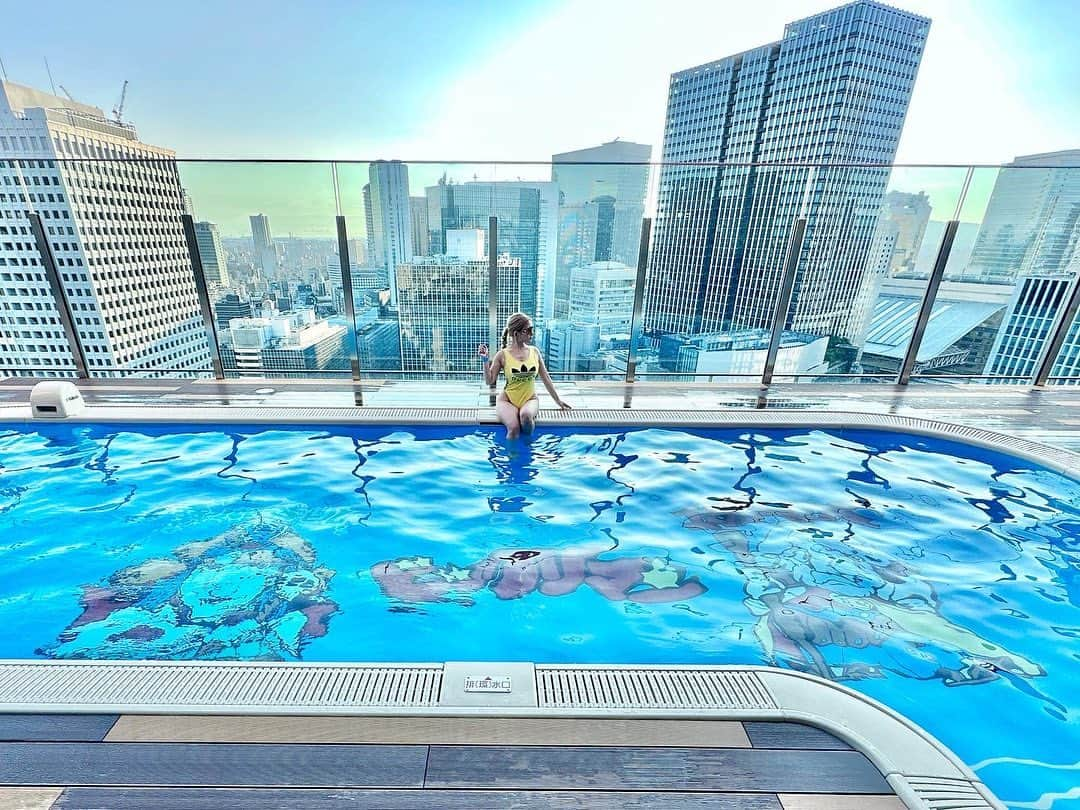 YuhKawasakiさんのインスタグラム写真 - (YuhKawasakiInstagram)「📍 APA HOTEL&RESORTS大阪梅田駅タワー  ビックリマンプール‼️ スーパーデビルとスーパーゼウスが❗️  ========================  ◎最上階プール「ビックリマンプール」　  【利用期間】テラスは通年、 プール遊泳は夏季(7月上旬～9月中旬)  【営業時間】9:00 ～ 20:00（最終入場は19時）  【利用料金】テラスは無料開放　　 プール利用（遊泳）は1回60分 1人平日2,000円(税込)・土日祝2,500円(税込)  フロントにて先着順受付  ※宿泊者・日帰りプラン利用者  貸切利用可　2時間　平日 35,000円(税込) 土日祝42,000円(税込）  ========================  ： ： ： ： ： ： #APAHOTELandRESORT #apahotelandresortosakaumedaekitower #アパホテル#アパホテルリゾート#アパホテルリゾート大阪梅田駅タワー #ビックリマン#ビックリマンチョコ #ビックリマンプール#梅田プール#屋上プール#大阪プール#大阪ホテル#梅田ホテル#大阪デイユース#梅田デイユース#ホテルのプール #熱中症注意 #プールサイド #大阪観光#大阪日帰り旅行 #大阪日帰り#プール付きホテル #夏休み企画 #関西デート #関西旅行 #梅田観光#梅田駅 #お初天神#ルーフトッププール#大阪駅」8月1日 21時16分 - yuhkawasaki