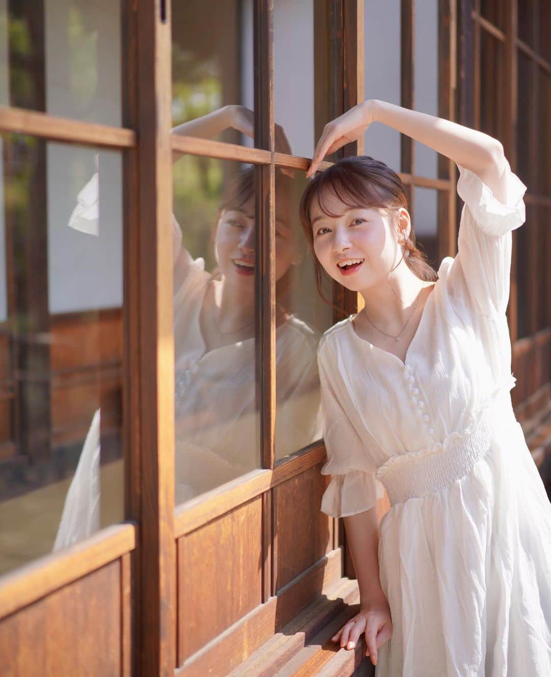 伊藤美羽さんのインスタグラム写真 - (伊藤美羽Instagram)「.  白いワンピースは好きだけど、 ちょっと可愛いすぎるかな…と思って普段はなかなか着れない😅  このワンピースは借りたものだけど、写真映えして可愛かった🤍」8月1日 21時25分 - miumiu.1230