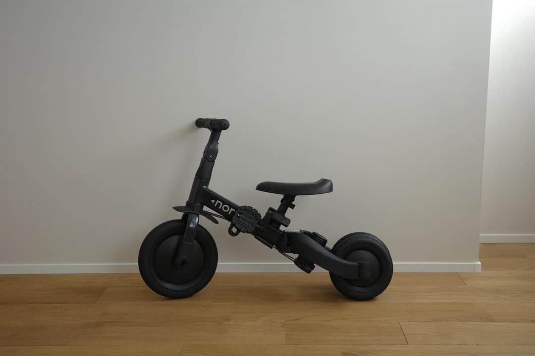 のインスタグラム：「ㅤㅤㅤㅤㅤㅤㅤㅤㅤㅤㅤㅤㅤ 乗り物(三輪車やキックバイクとか)教えるのってめちゃ難しい。興味は持ってくれてるからもっと上手に教えてあげれたらなあ。しかも父は心配性やから困ったもんだ」