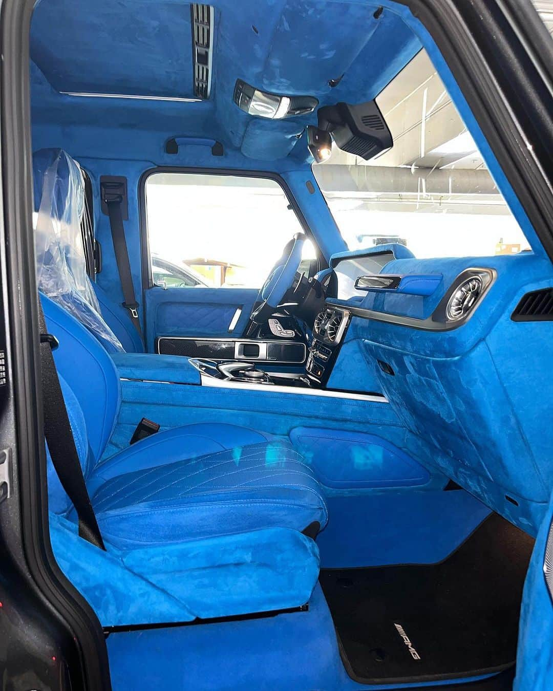 CarsWithoutLimitsさんのインスタグラム写真 - (CarsWithoutLimitsInstagram)「Custom G wagon interior kits  Many colors and designs to choose from @anthonytopstitch. What colour would you choose ?? #carswithoutlimits #gwagon #g63 #g500 #amg」8月1日 21時28分 - carswithoutlimits