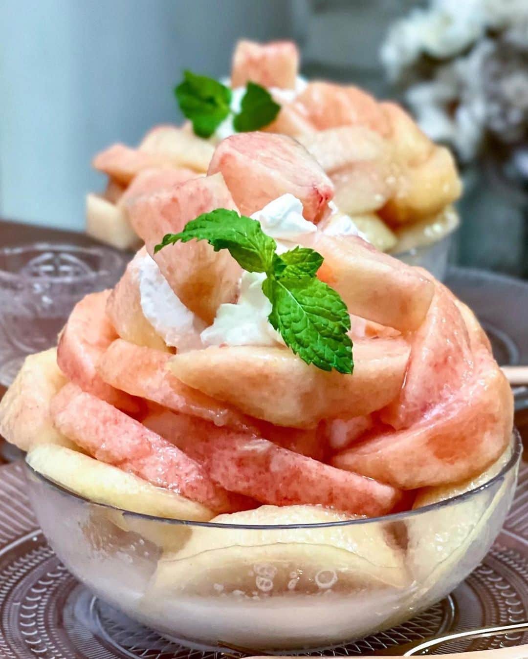 ナゴレコさんのインスタグラム写真 - (ナゴレコInstagram)「📍「Cafe Garden Pot」 ･････････････････････････････････････････  愛知県・高浜市にあるオシャレなカフェをご紹介🍴 「Cafe Garden Pot」さんでは、お値打ちなモーニングやパスタランチメニュー、季節のパフェが大人気✨  暑〜い今の時期におすすめなのが、桃をたっぷりと使ったかき氷🍧  ポイントはなんといっても、氷が見えないほど盛られたたっぷりの桃✨  食べやすいようカットされていて、冷たい氷と一緒に味わえば至福のひとときが楽しめること間違いなしです💯  氷は“ミルク氷”を使用しているので、優しいミルクの甘みも感じられて、より一層デザート感のある1杯が楽しめちゃいます💕  この夏はぜひ「Cafe Garden Pot」さんでフルーツたっぷりのデザートを楽しんでみてね✨  ┈┈┈┈┈┈┈┈┈┈┈┈┈┈┈┈┈┈┈  🍤名古屋のローカルグルメメディア【ナゴレコ】🍤  名古屋人がレコメンドする本当に美味しい名古屋めし🥢 これさえフォローしておけば、街の流行りがきっとわかる◎ 100名以上の編集部で作り上げる、名古屋エリア最大規模のグルメメディアです📝  他の投稿はこちらから👉 @nagoya_food  ┈┈┈┈┈┈┈┈┈┈┈┈┈┈┈┈┈┈┈  素敵な投稿にタグ付けしていただきありがとうございます✨  #ナゴレコ で、あなたの投稿をリポスト！ webサイト「ナゴレコ」もチェックしてね👀 ･････････････････････････････････････････  ☞ photo by （ @chinami1145 ）  ❁٩(„❛ ֊ ❛„) ‪𓂃 𓈒𓏸◌‬ . 愛知県高浜市 ✰カフェガーデンポット✰ @cafe_pot @cafe_pot_alacarte . 《桃のミルク氷》 ¥1,400(税込） . 大好きなポットさんのミルク氷🧊🫧 . 自分の去年の𝐩𝐨𝐬𝐭見て👀 美味しそ〰️‼︎って思った🤣 . 一昨年のネーミングが 『ももたっぷりミルク氷』 毎年たっぷりですから〰️🤣🙌 . 今年はトップにも🍑乗ってて 毎年桃の量が増えてるんじゃないの？ って思うくらい満足です💗 ͗ . 甘くてジューシーな @808_yaojin さんの桃です😋 . 氷はミルク氷で柔らかく とっても食べやすいです^^b‪ ̖́-‬ バニラアイスも入ってますよ🤗 . 別添えで桃のソースが付いてますが 無くてもいいくらい美味しいです🙌🏻💕 （全部かけますが🤭) . ➳営業時間8:00-18:00 ➳定休日㈫第2第4㈬ ➳[℡]0566-52-8166 ➳駐車場 有 . . . . .」8月1日 21時33分 - nagoya_food