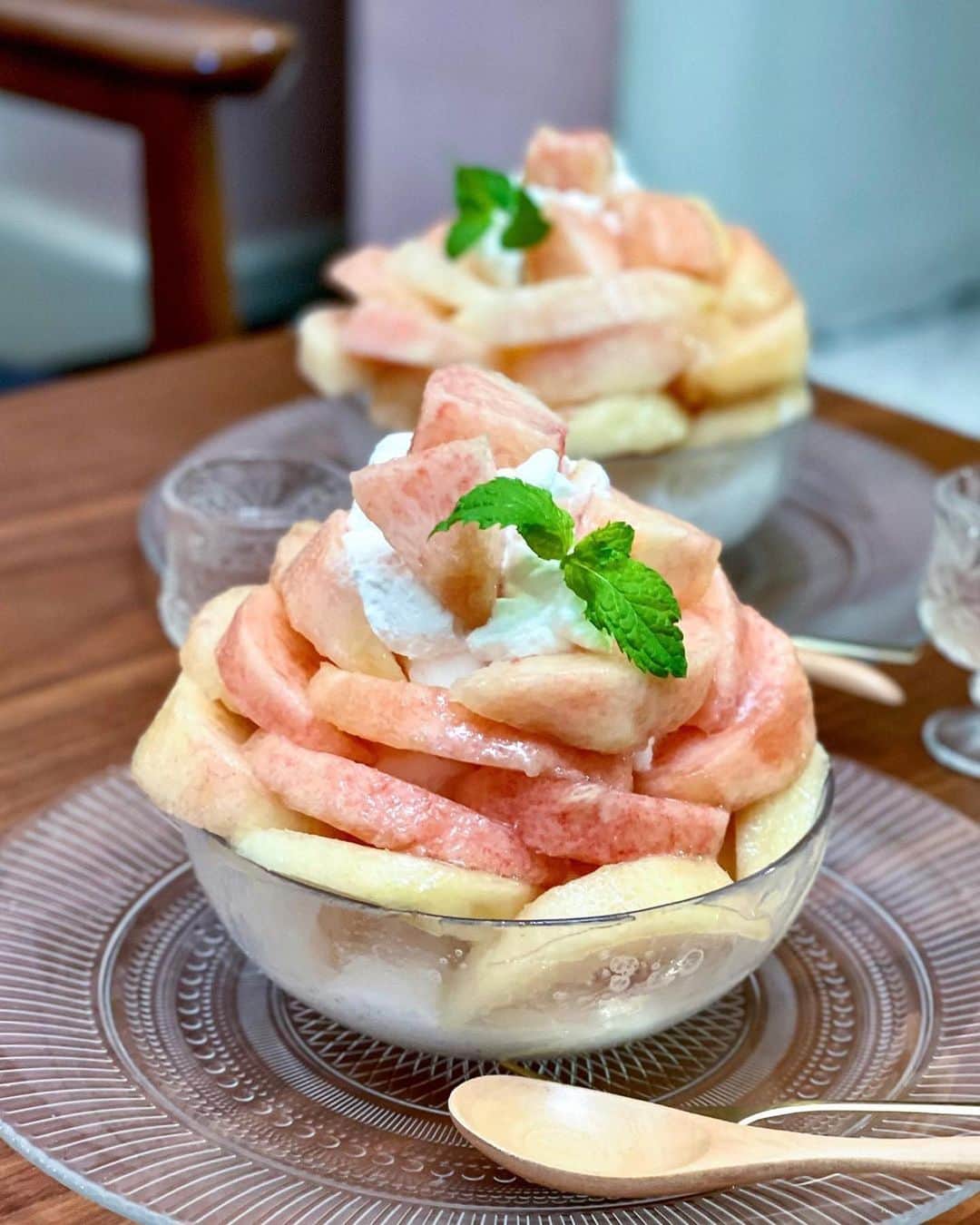 ナゴレコさんのインスタグラム写真 - (ナゴレコInstagram)「📍「Cafe Garden Pot」 ･････････････････････････････････････････  愛知県・高浜市にあるオシャレなカフェをご紹介🍴 「Cafe Garden Pot」さんでは、お値打ちなモーニングやパスタランチメニュー、季節のパフェが大人気✨  暑〜い今の時期におすすめなのが、桃をたっぷりと使ったかき氷🍧  ポイントはなんといっても、氷が見えないほど盛られたたっぷりの桃✨  食べやすいようカットされていて、冷たい氷と一緒に味わえば至福のひとときが楽しめること間違いなしです💯  氷は“ミルク氷”を使用しているので、優しいミルクの甘みも感じられて、より一層デザート感のある1杯が楽しめちゃいます💕  この夏はぜひ「Cafe Garden Pot」さんでフルーツたっぷりのデザートを楽しんでみてね✨  ┈┈┈┈┈┈┈┈┈┈┈┈┈┈┈┈┈┈┈  🍤名古屋のローカルグルメメディア【ナゴレコ】🍤  名古屋人がレコメンドする本当に美味しい名古屋めし🥢 これさえフォローしておけば、街の流行りがきっとわかる◎ 100名以上の編集部で作り上げる、名古屋エリア最大規模のグルメメディアです📝  他の投稿はこちらから👉 @nagoya_food  ┈┈┈┈┈┈┈┈┈┈┈┈┈┈┈┈┈┈┈  素敵な投稿にタグ付けしていただきありがとうございます✨  #ナゴレコ で、あなたの投稿をリポスト！ webサイト「ナゴレコ」もチェックしてね👀 ･････････････････････････････････････････  ☞ photo by （ @chinami1145 ）  ❁٩(„❛ ֊ ❛„) ‪𓂃 𓈒𓏸◌‬ . 愛知県高浜市 ✰カフェガーデンポット✰ @cafe_pot @cafe_pot_alacarte . 《桃のミルク氷》 ¥1,400(税込） . 大好きなポットさんのミルク氷🧊🫧 . 自分の去年の𝐩𝐨𝐬𝐭見て👀 美味しそ〰️‼︎って思った🤣 . 一昨年のネーミングが 『ももたっぷりミルク氷』 毎年たっぷりですから〰️🤣🙌 . 今年はトップにも🍑乗ってて 毎年桃の量が増えてるんじゃないの？ って思うくらい満足です💗 ͗ . 甘くてジューシーな @808_yaojin さんの桃です😋 . 氷はミルク氷で柔らかく とっても食べやすいです^^b‪ ̖́-‬ バニラアイスも入ってますよ🤗 . 別添えで桃のソースが付いてますが 無くてもいいくらい美味しいです🙌🏻💕 （全部かけますが🤭) . ➳営業時間8:00-18:00 ➳定休日㈫第2第4㈬ ➳[℡]0566-52-8166 ➳駐車場 有 . . . . .」8月1日 21時33分 - nagoya_food