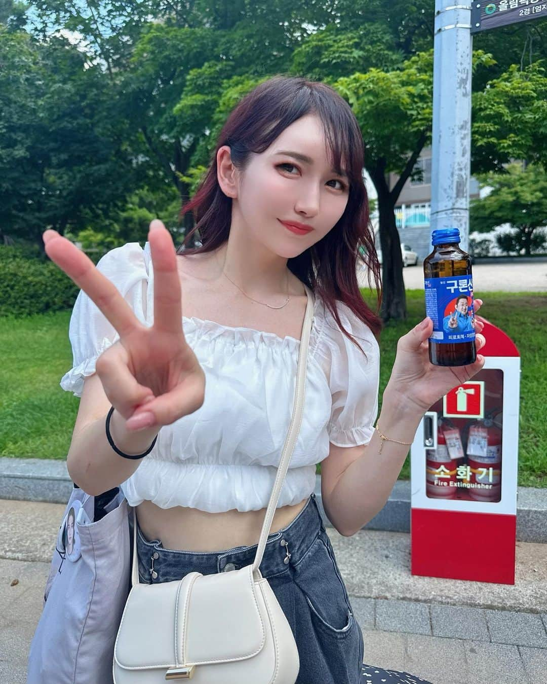 momoさんのインスタグラム写真 - (momoInstagram)「. 大好きなマドンソクのグロンサン飲んで暑さ乗り切った💪お土産に買って帰るの忘れちゃった🥹 楽しいペンミだった！！！  . #straykids#skz#fanmeeting#pilot#SKZ_3RD_FANMEETING#PILOT_FOR_5_STAR#스트레이키즈#필릭스#kspodome#skzoo#hyunjin#スキズ#ペンミ#スキズペンミ#韓国旅行#韓国#オタ活#推し活#stayさんと繋がりたい#マドンソク#구론산#마동석」8月1日 21時36分 - momomonyan