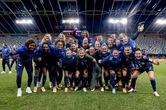 ナイジェル・デ・ヨングさんのインスタグラム写真 - (ナイジェル・デ・ヨングInstagram)「Group winners. Last 16.  It’s only getting started now. #TheOranjeBeat #FIFAWWC」8月1日 21時39分 - nigeldejong