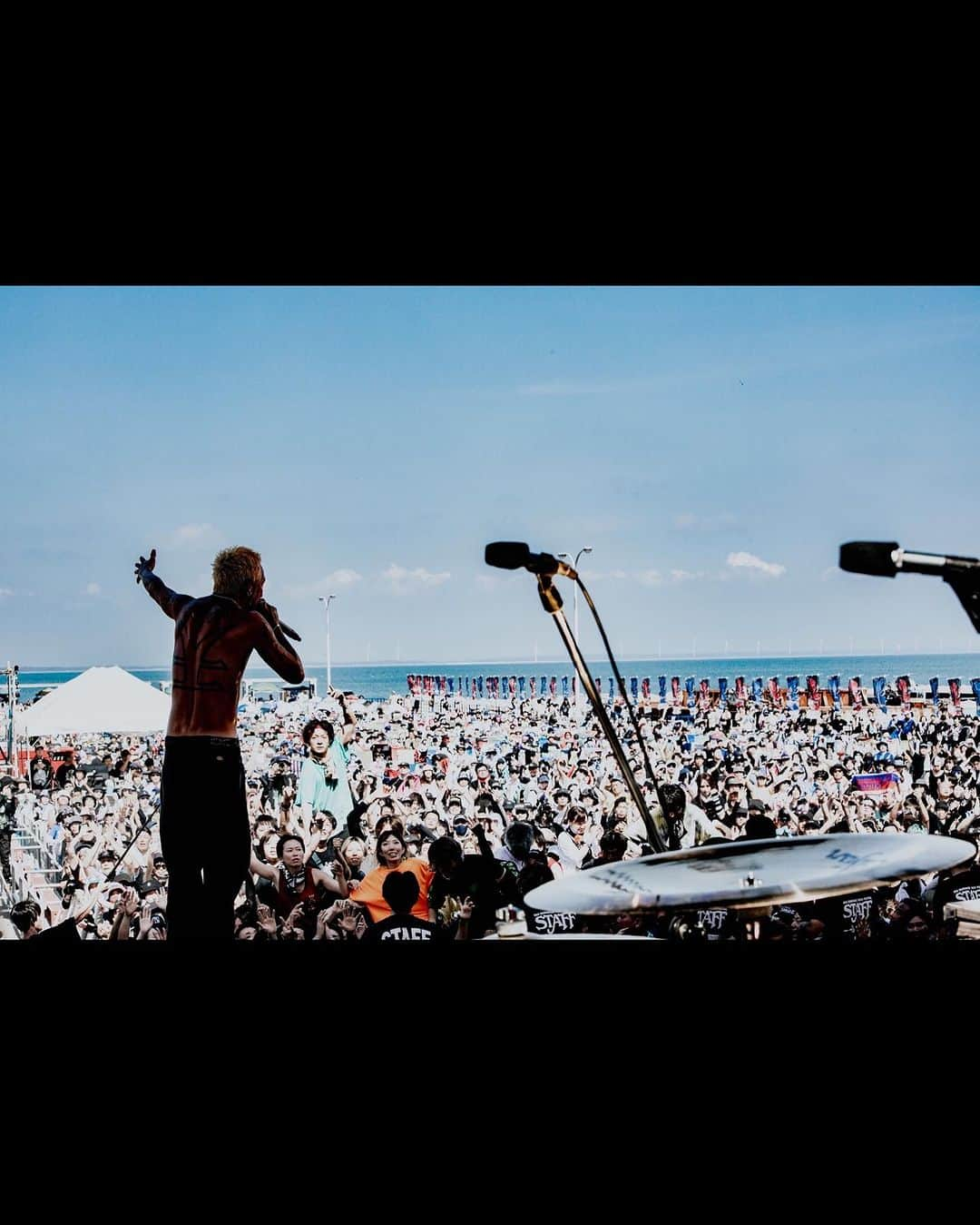 The BONEZさんのインスタグラム写真 - (The BONEZInstagram)「OGA NAMAHAGE ROCK FESTIVAL vol.12 有難う御座いました！！ photo by @kawado_photo  #thebonez   #TheBONEZ  #DragonAsh  #dragonash ＃ONRF12 #男鹿フェス12  #骨から気合い」8月1日 21時45分 - the____bonez