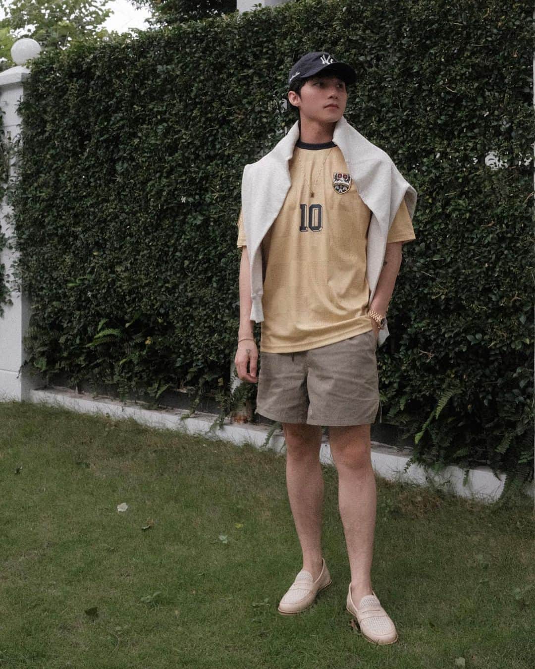 のインスタグラム：「Dạo này trời hơi sụt sịt …. 🥲」