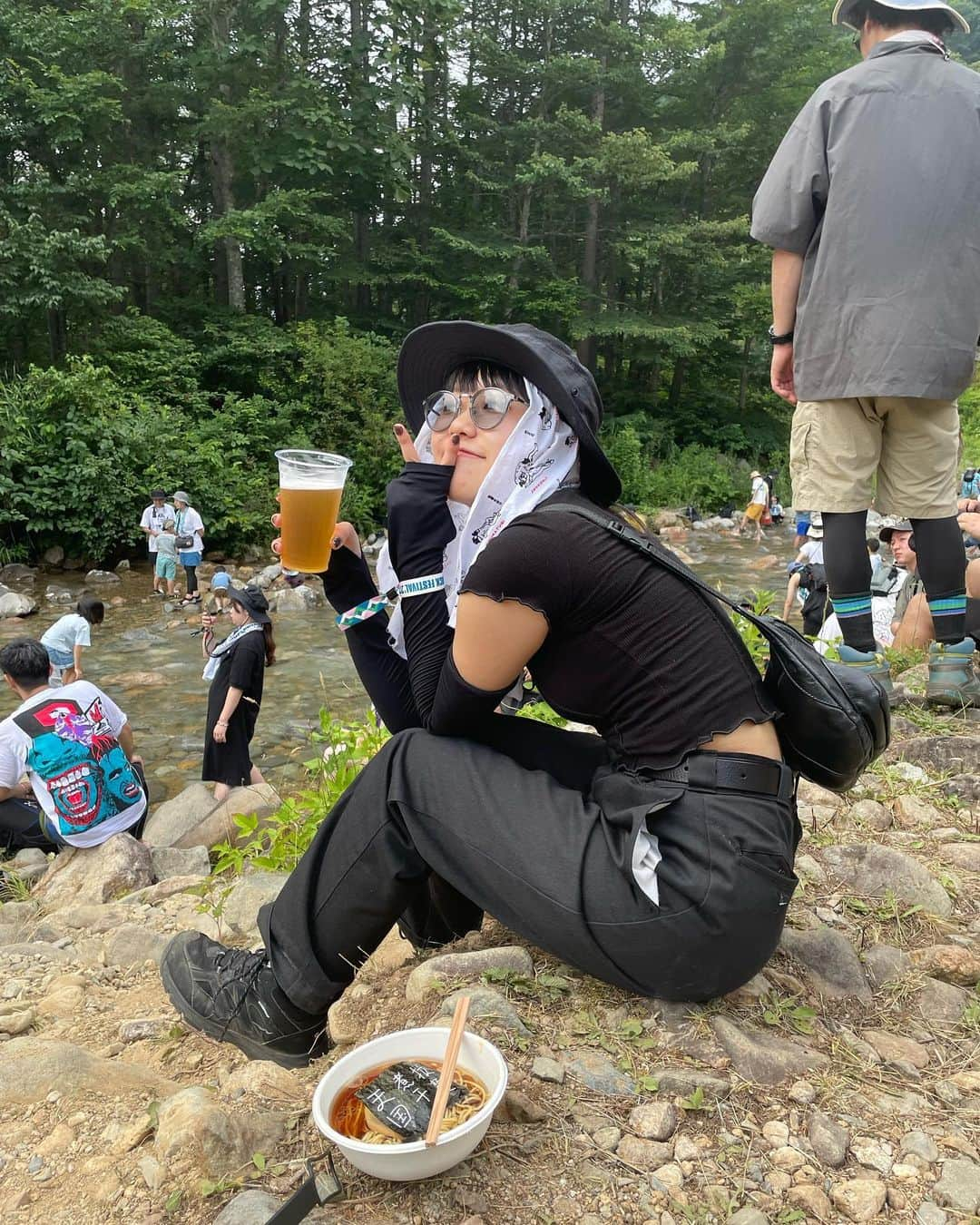 NAOPISさんのインスタグラム写真 - (NAOPISInstagram)「⁡ 先日ずっっと行ってみたかった人生初のフジロック ( @fujirock_jp )へ！！🏕 ⁡ とっても広い空間に自然の中から力強い音楽が流れていて、沢山人を楽しませてくれるブースがあり、そして何よりみんなが仲間かのように一つになってる。　 ⁡ 初参戦ながら初めての事ばかりだったのだけど友達が沢山楽しませてくれた😭🥺✨ ⁡ みんながフジロック最高！！ っていう意味を感じられた日でした☀️ ⁡ 心の底から笑って楽しめるって人生においてとっても大切だからこそ行った事のない皆さまは絶対行くべし！！ ⁡ glo( @glo.japan )teamのサポートもあって今回お伺い出来たのを心から感謝しております♡ ⁡ 新しくバージョンアップしたデバイス『glo hyper air』を片手に🌤 一枚目はgloのブースで遊び呆けた動画を✨ 沢山遊んでくれたみんなありがとう🥺💕 ⁡ 広い空を見上げれば心はいつでも自由になれる。そんな一日を明日も明後日も😊 ⁡ では今日もいい夜を🌉 ⁡ (※一番最後の写真は疲れ切ったワシを添えて) ⁡ ⁡ #グロー #glo #glohyperairworld  #hyperair #glohyperair #fujirock #fujirockfestival #フジロック ⁡ ⁡」8月1日 21時58分 - naopisgram